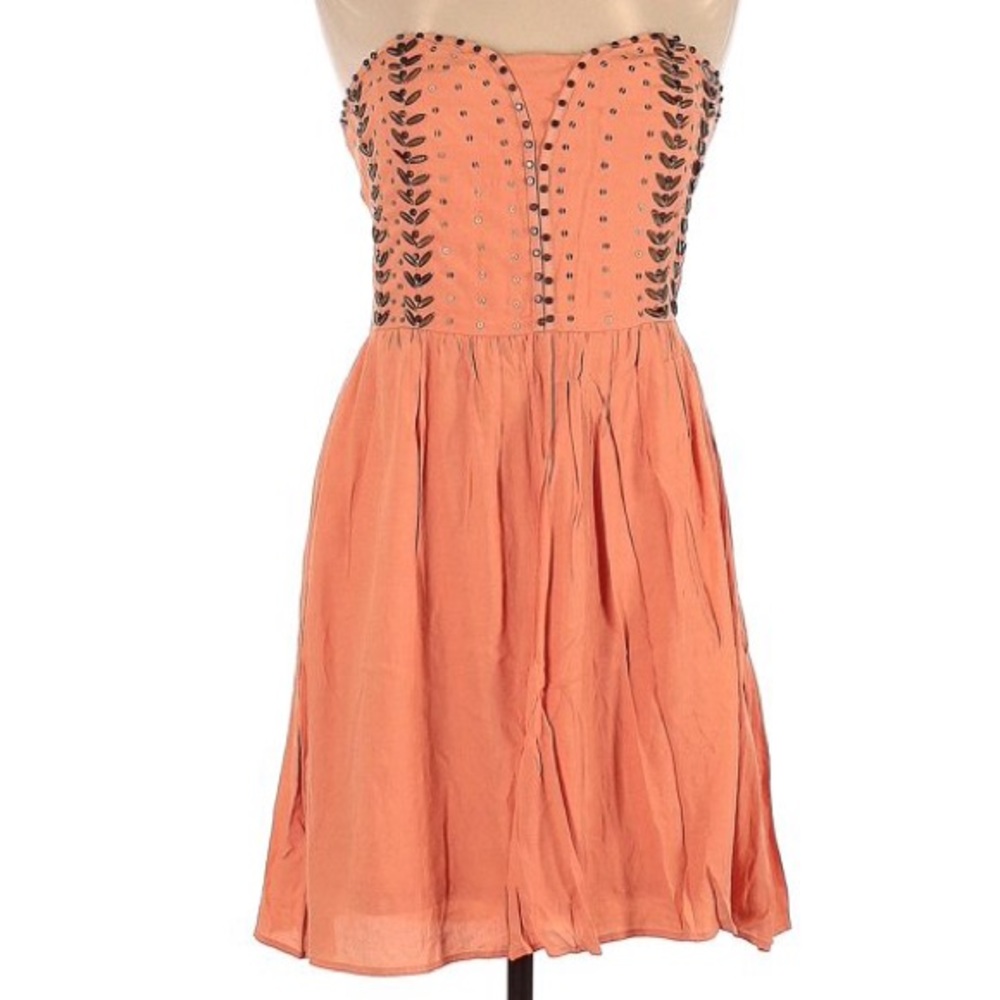 Romeo & Juliet NEW Peach Strapless Gold embellished Dress Size Small. NWT